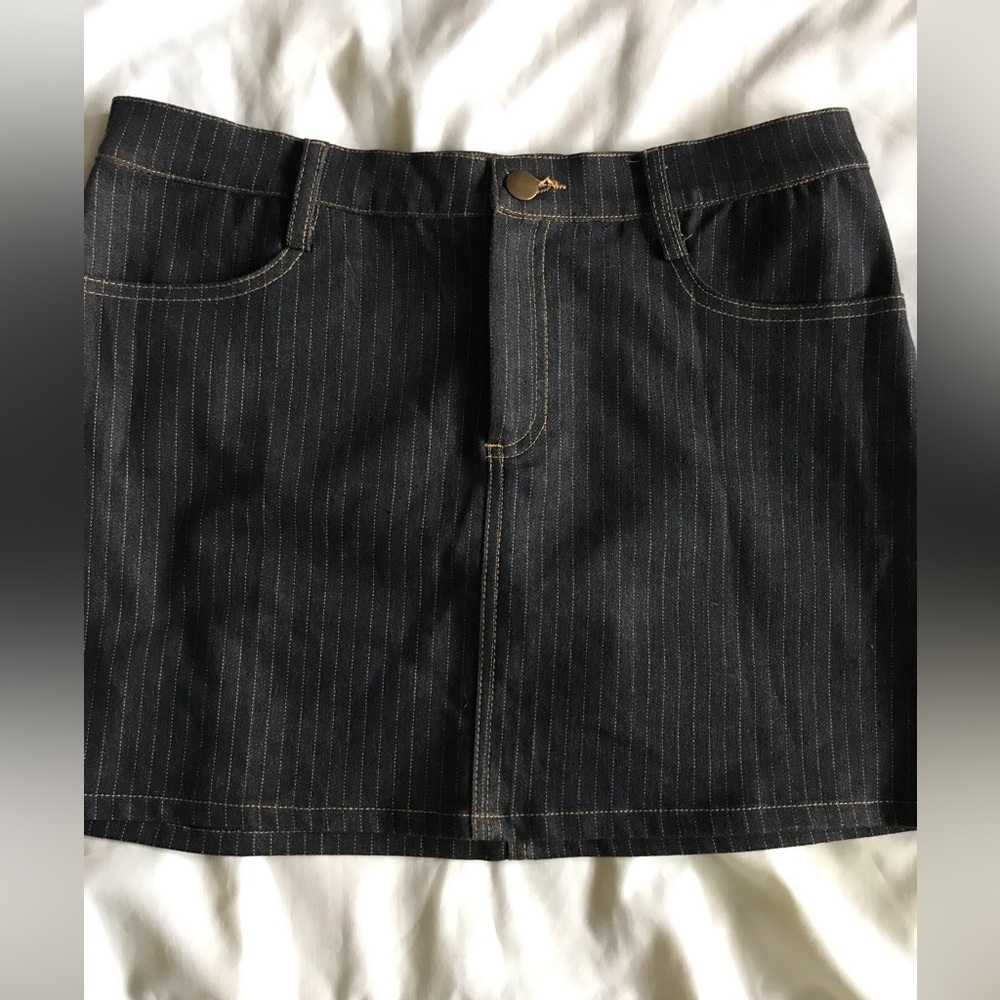 Scott , size M women s mini skirt ! 97 % cotton , 3% spandex